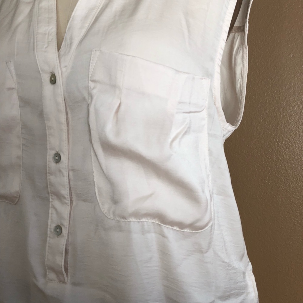 💙 Off-White Button Up V-Neck Top - Picture 5 of 7